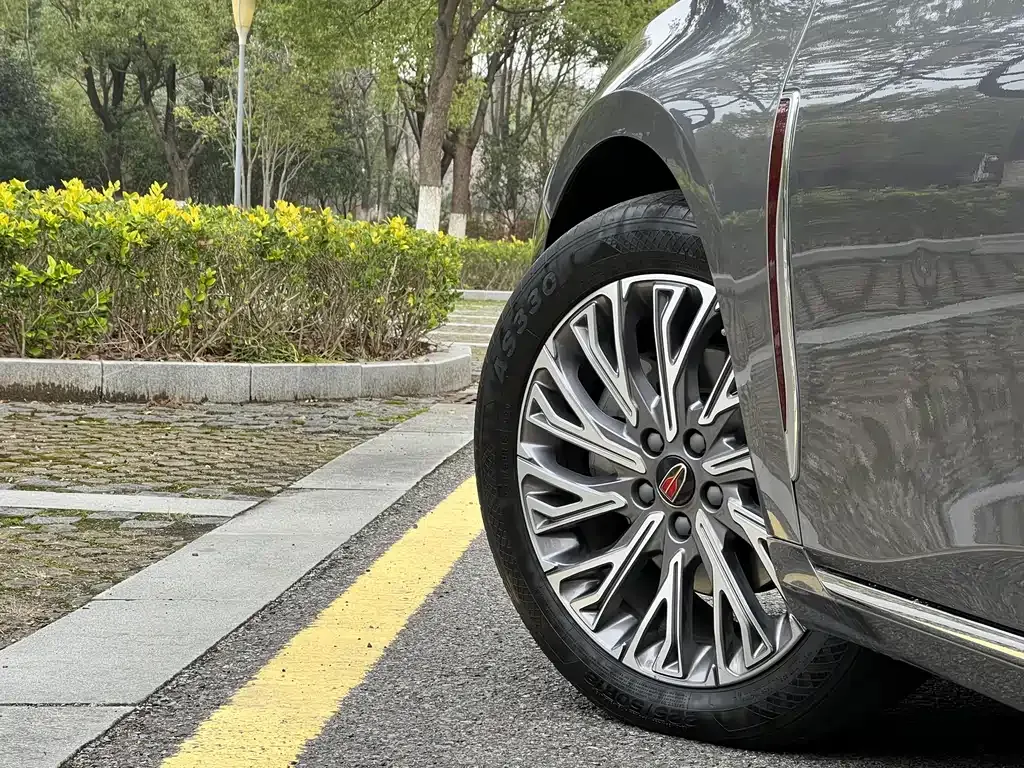 Hongqi H5 — фото 10