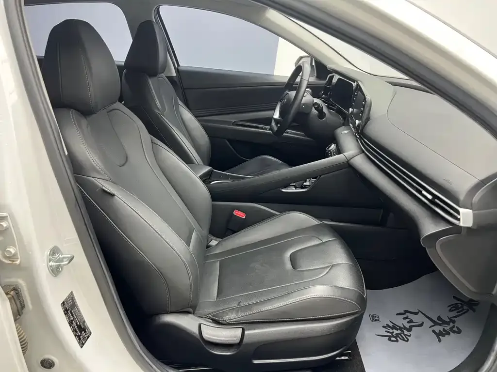 Hyundai Elantra — фото 2