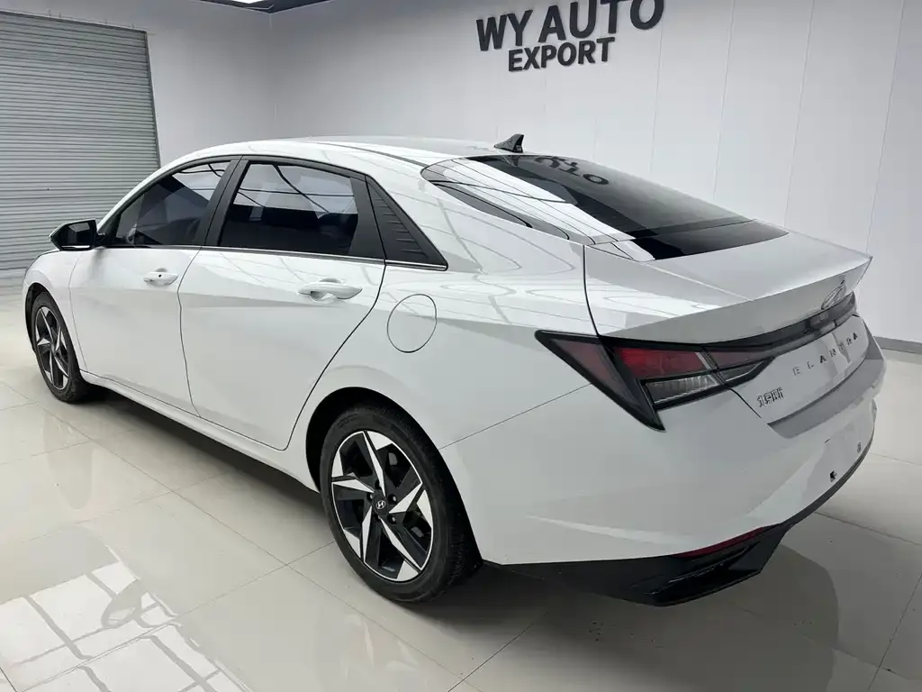 Hyundai Elantra — фото 3