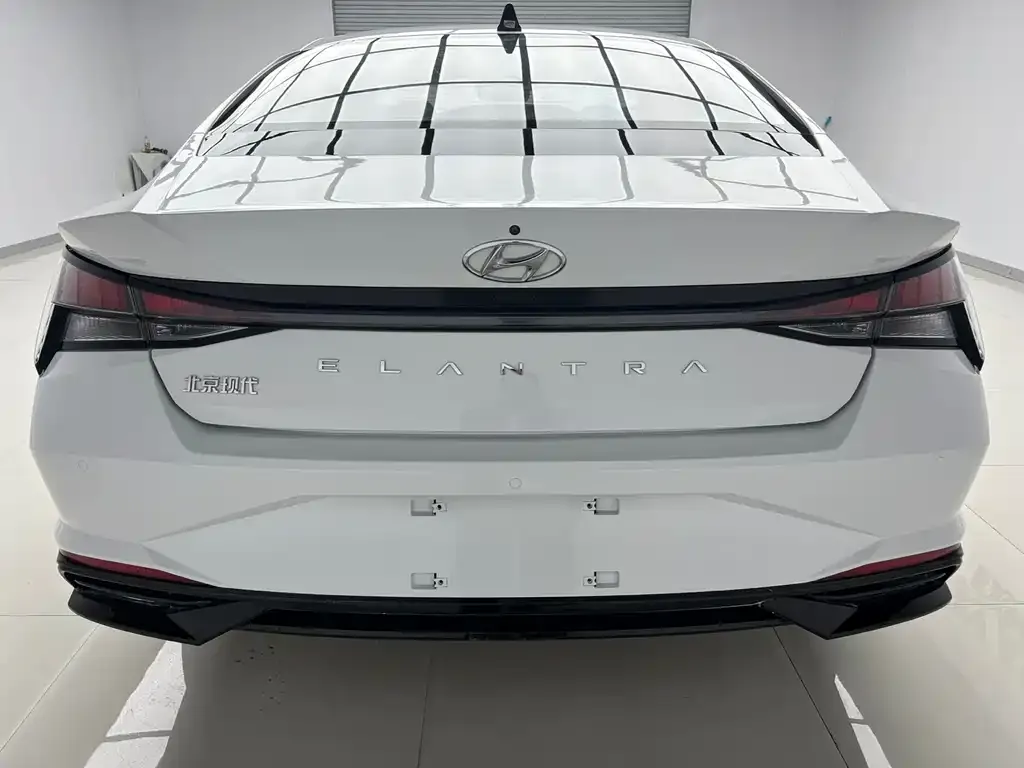 Hyundai Elantra — фото 5