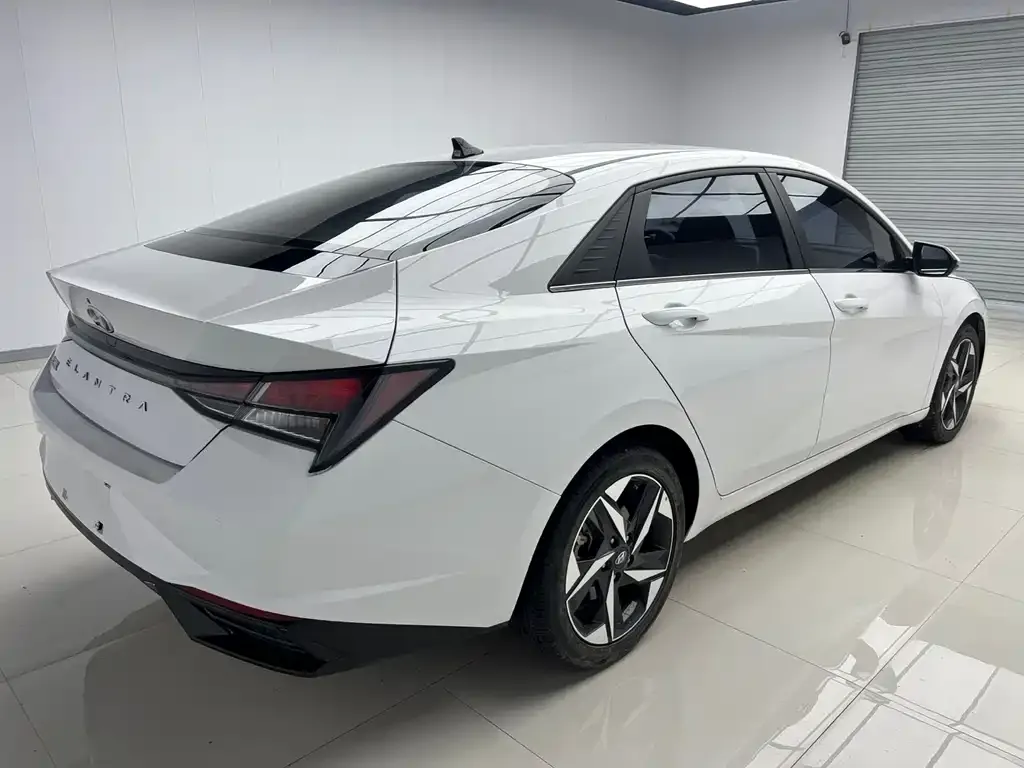 Hyundai Elantra — фото 6