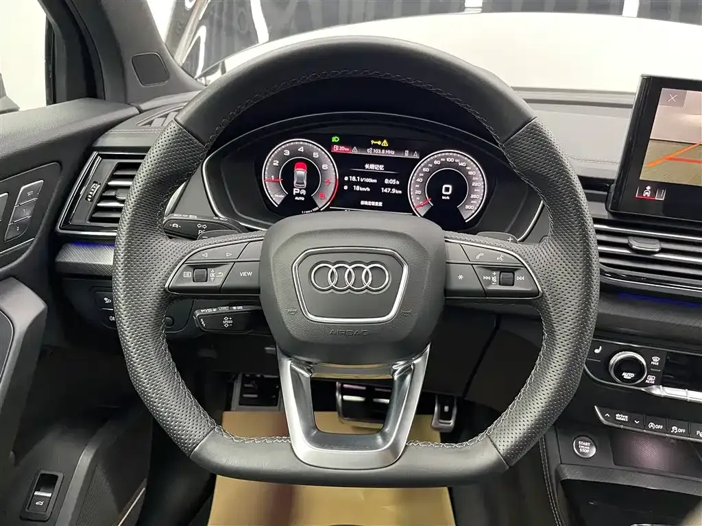 Audi Q5L — фото 9