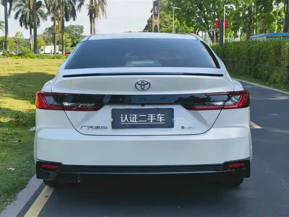 Toyota Camry — фото 4