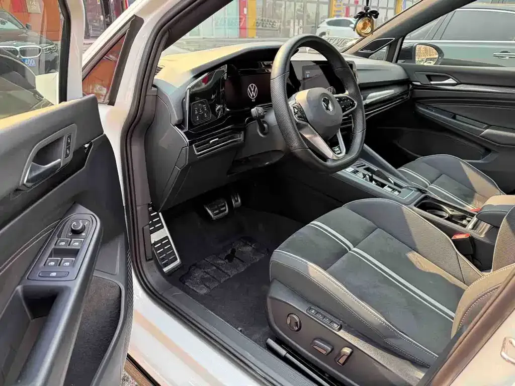 Volkswagen Golf 2021 из CN, фото 2