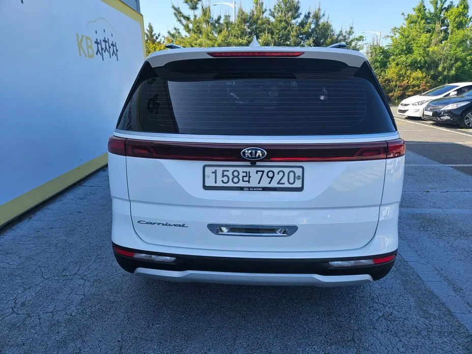 Kia Carnival — фото 10