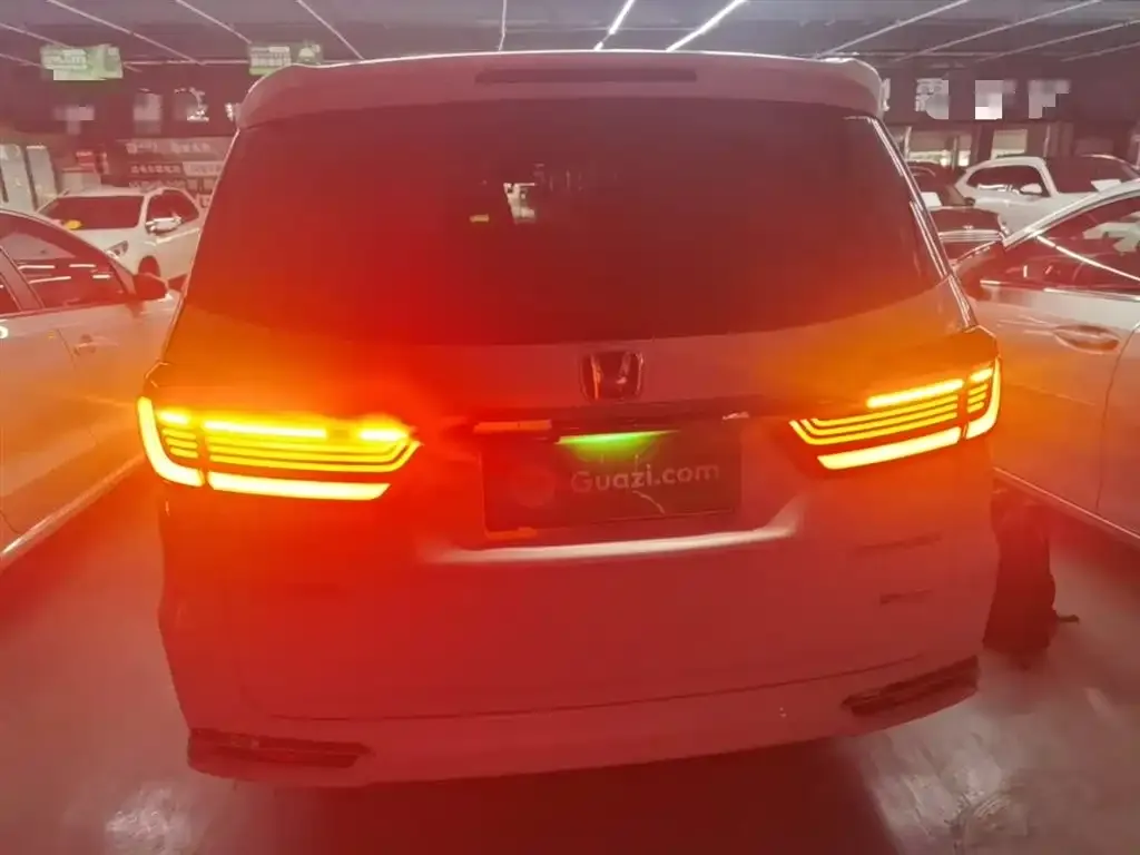 Honda Odyssey — фото 10