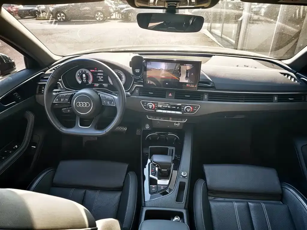 Audi A4L — фото 2