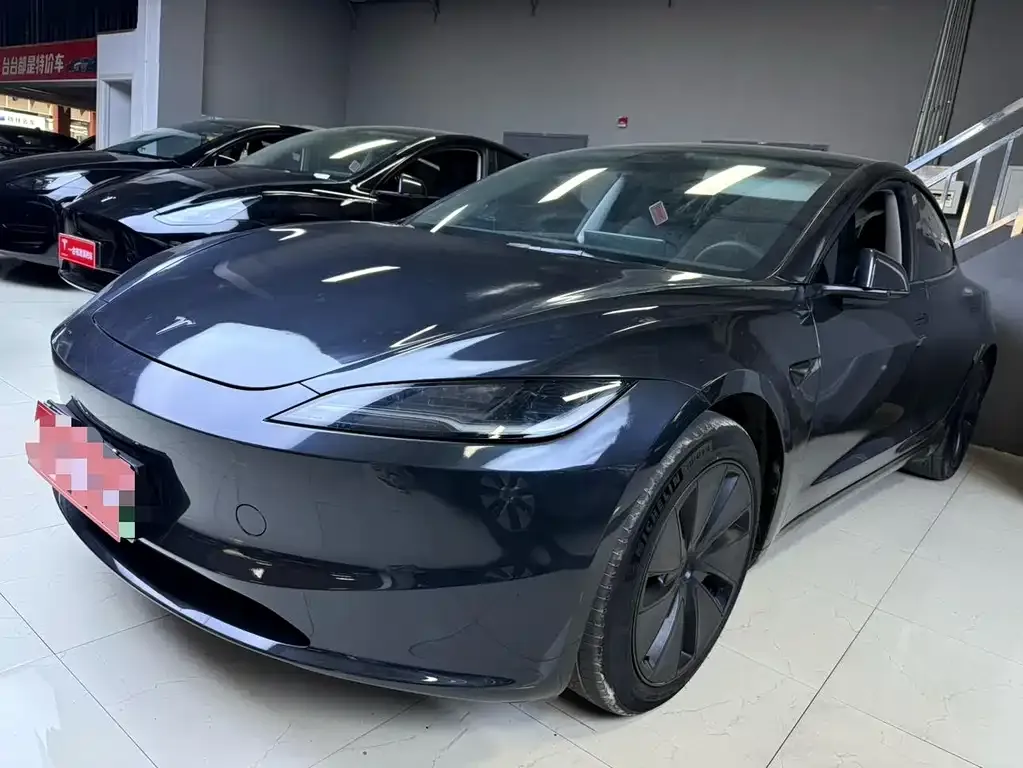 Tesla Model 3 — фото 1