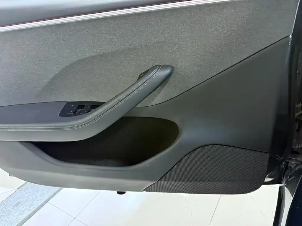 Tesla Model 3 — фото 10