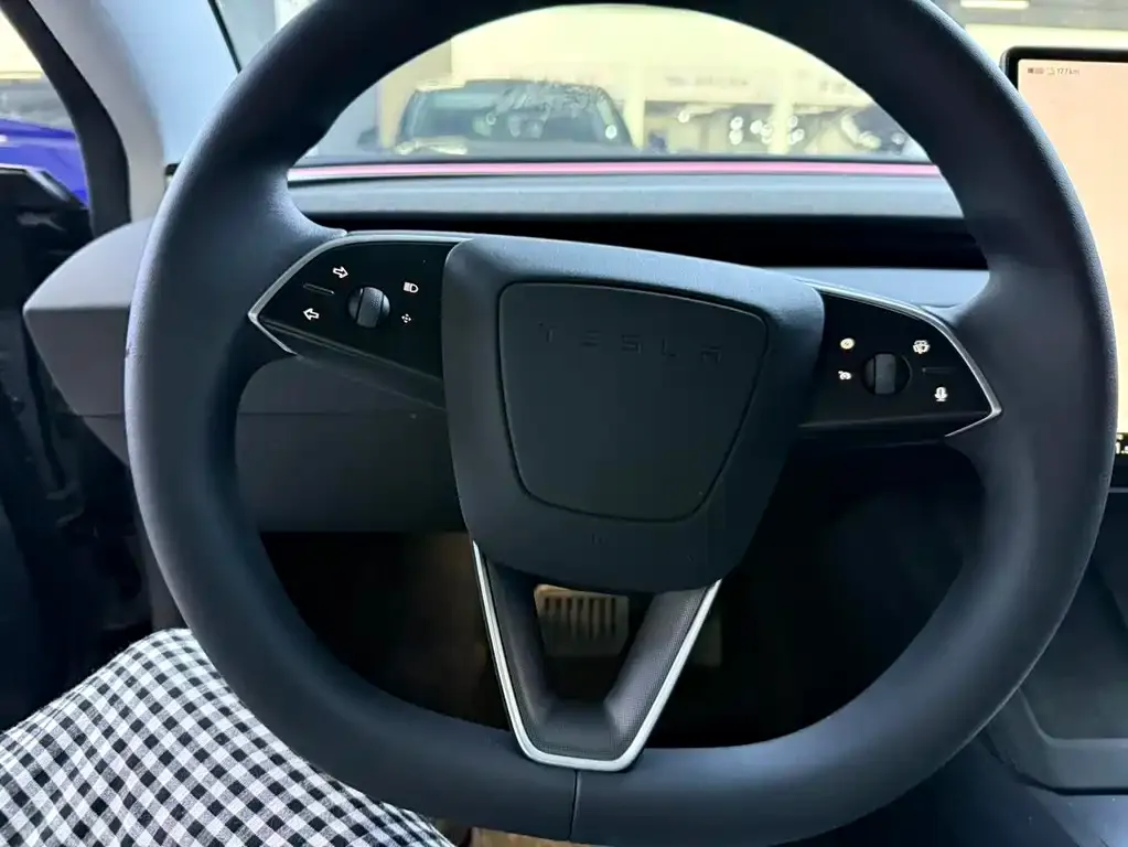 Tesla Model 3 — фото 5