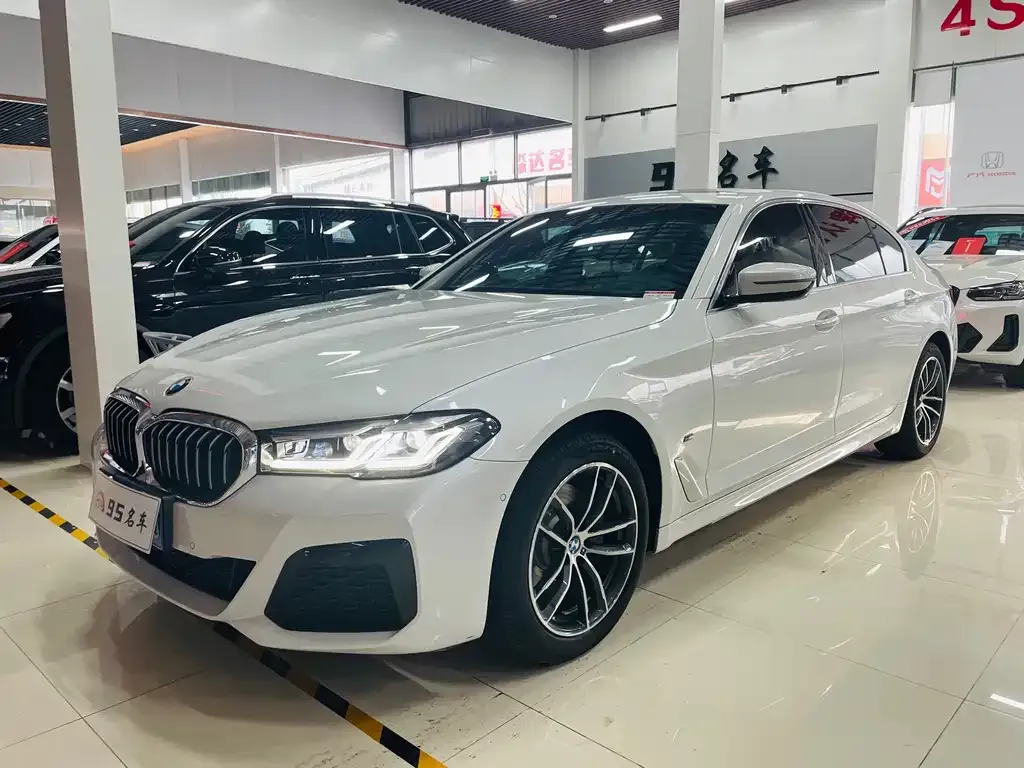 BMW 5 Series — фото 1
