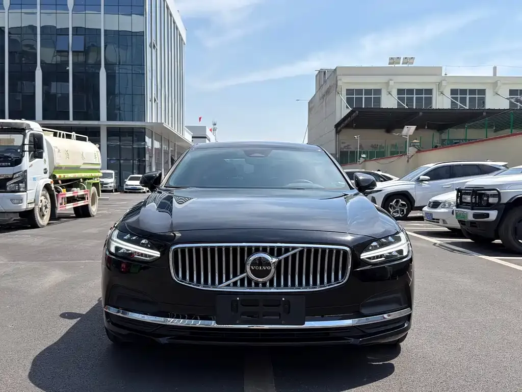 Volvo S90 — фото 1
