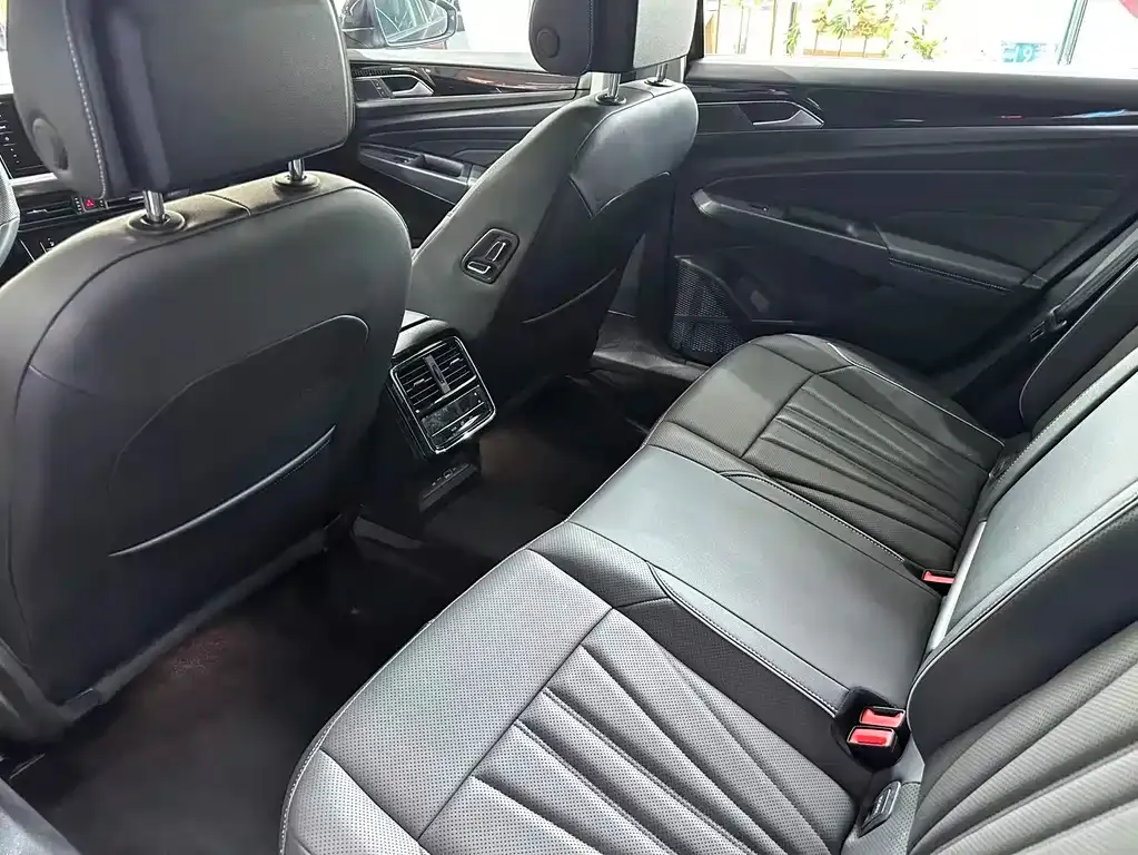 Volkswagen Passat — фото 8
