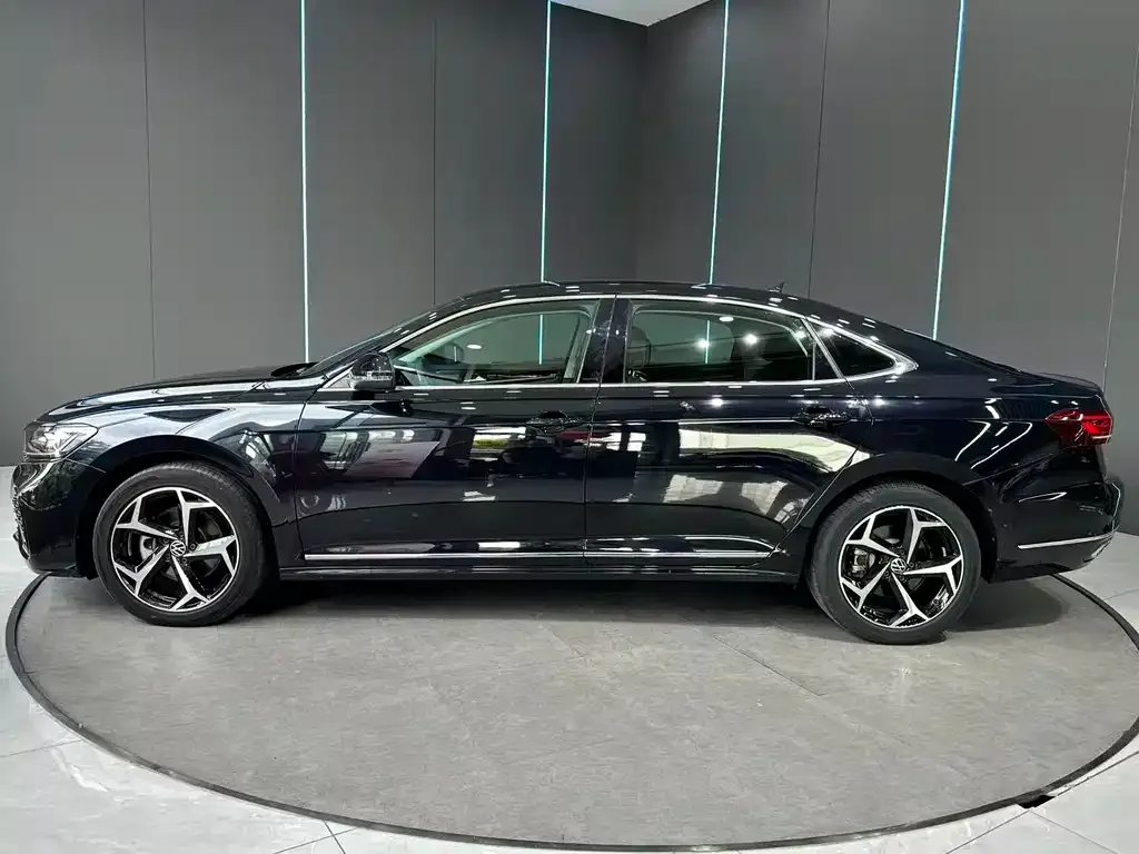 Volkswagen Passat — фото 10