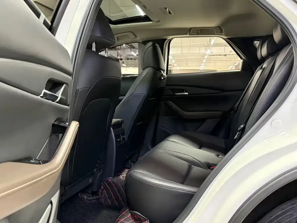 Mazda CX-30 2022 из CN, фото 8