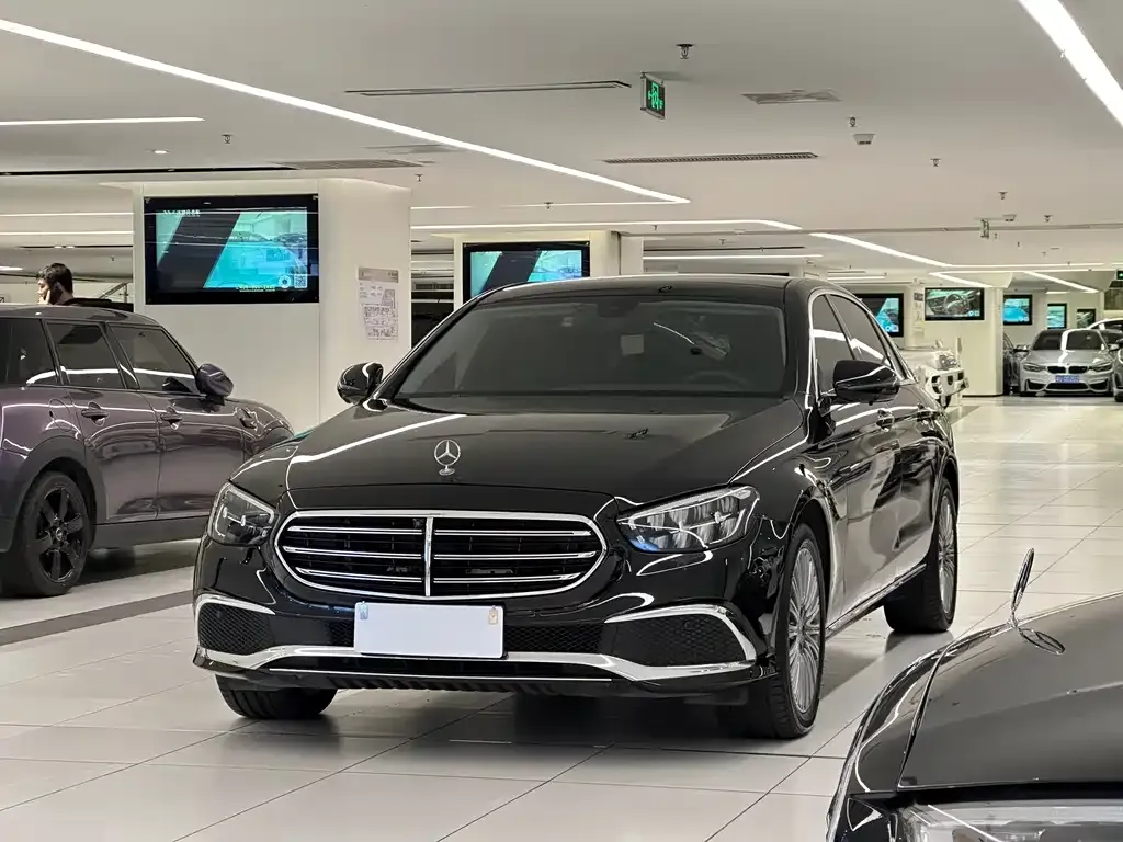 Mercedes-Benz E-Class — фото 1
