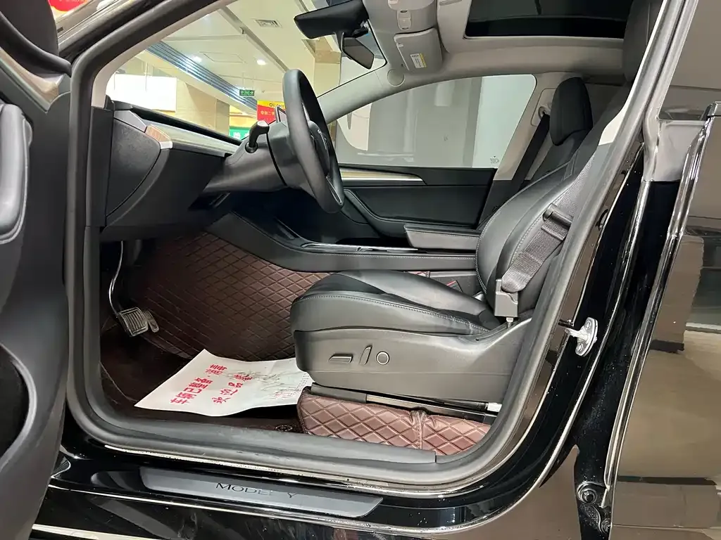 Tesla Model Y — фото 4