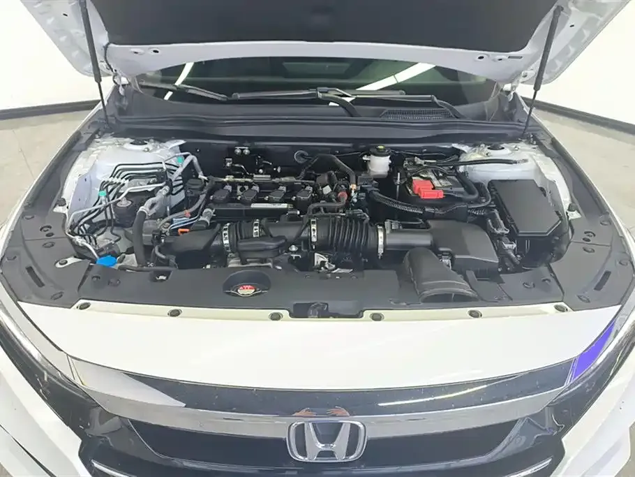 Honda Accord — фото 10
