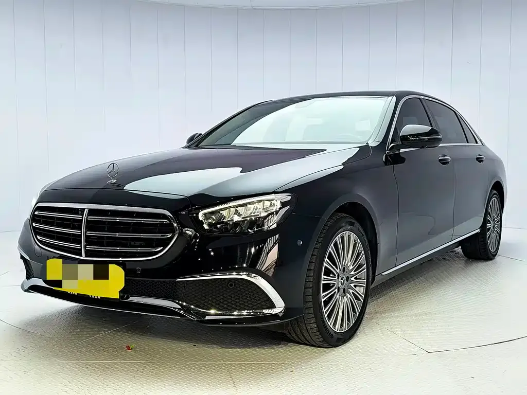Mercedes-Benz E-Class — фото 1