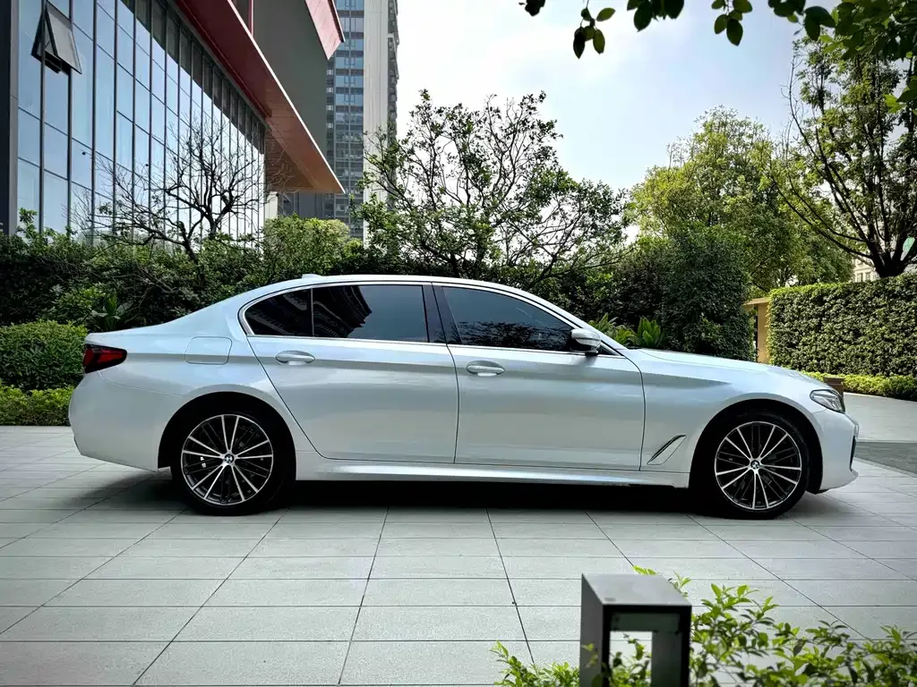 BMW 5 Series — фото 10