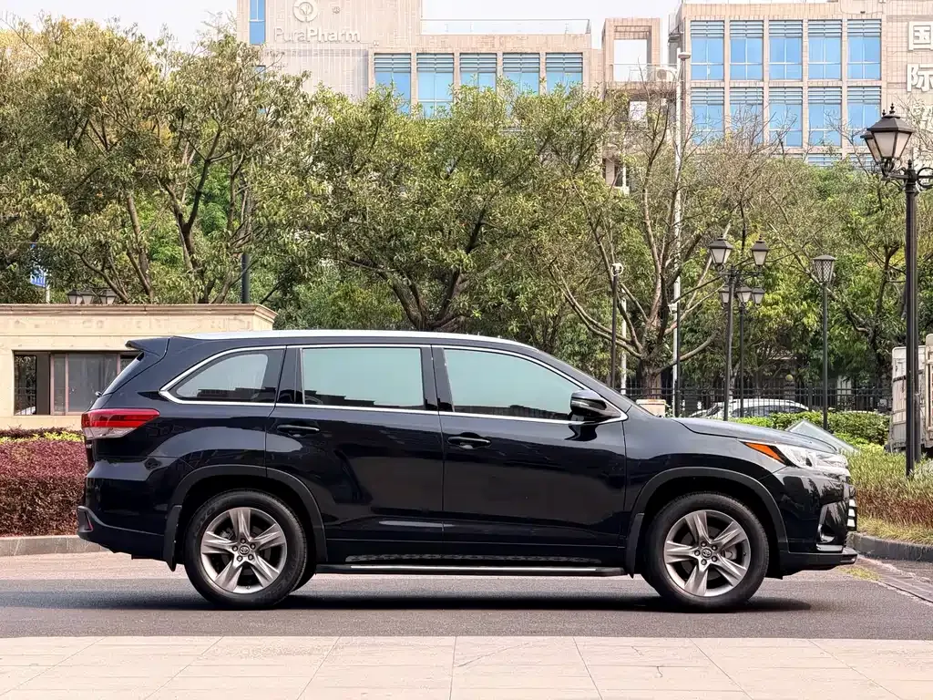 Toyota Highlander — фото 5
