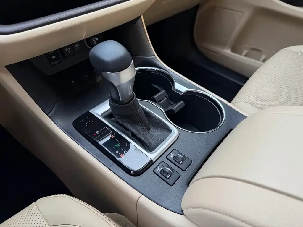 Toyota Highlander — фото 10