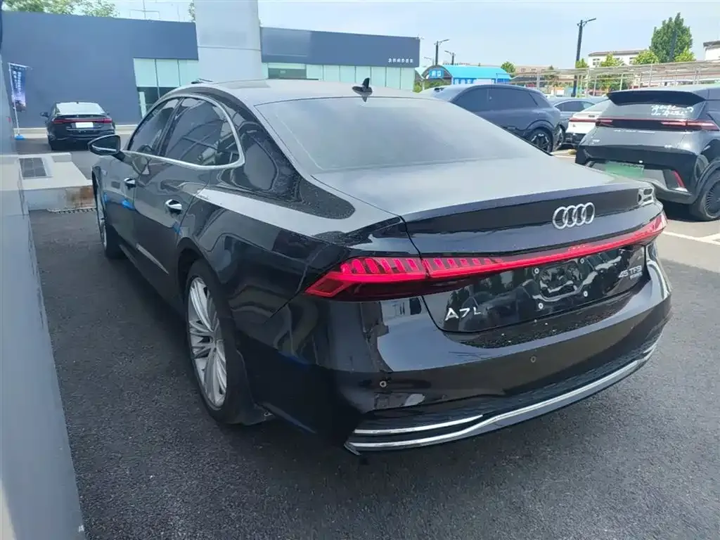 Audi A7L — фото 7