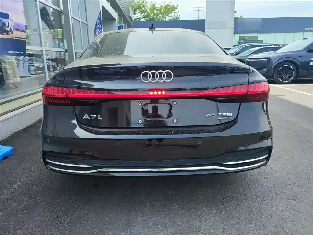 Audi A7L — фото 10