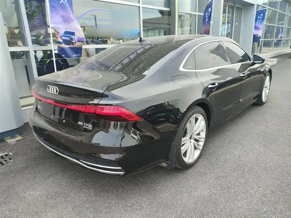 Audi A7L — фото 9