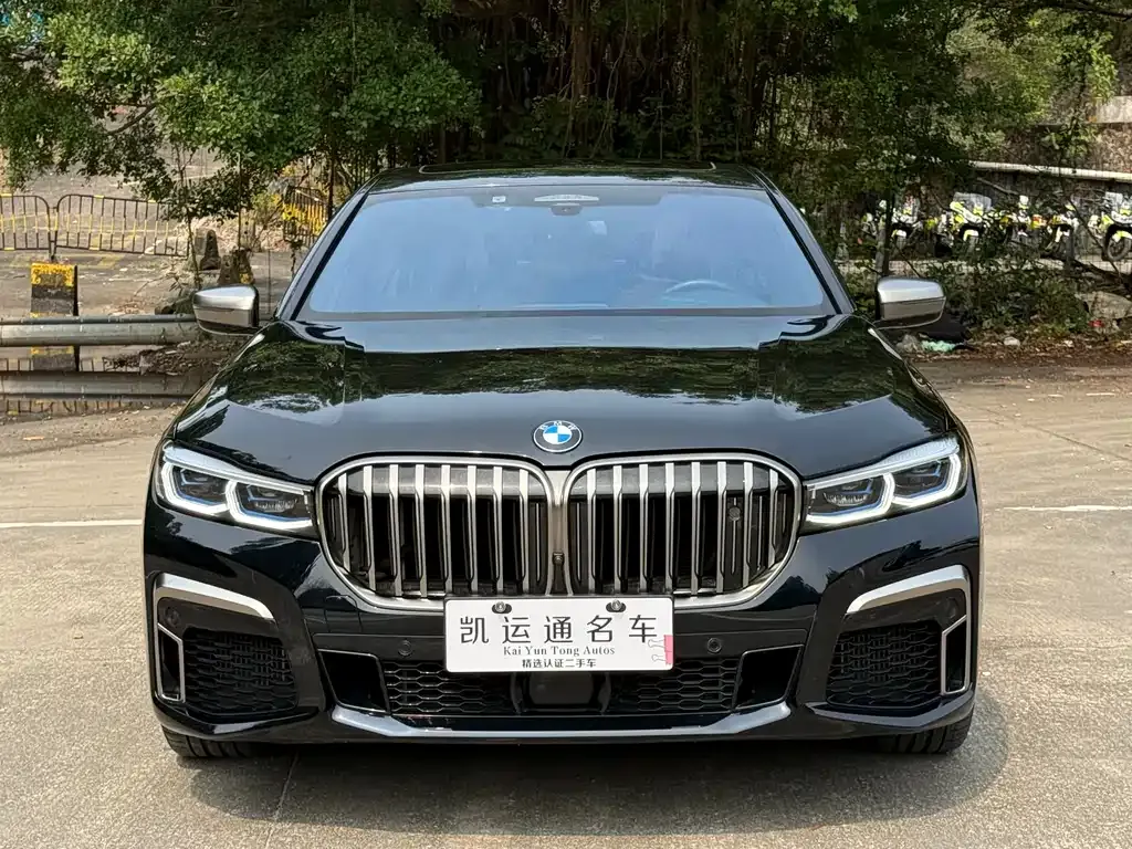 BMW 7 Series — фото 1