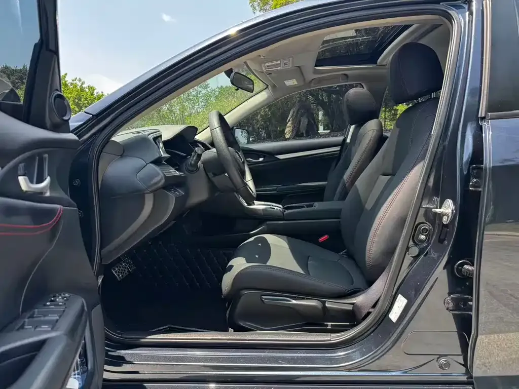 Honda Civic 2021 из CN, фото 2