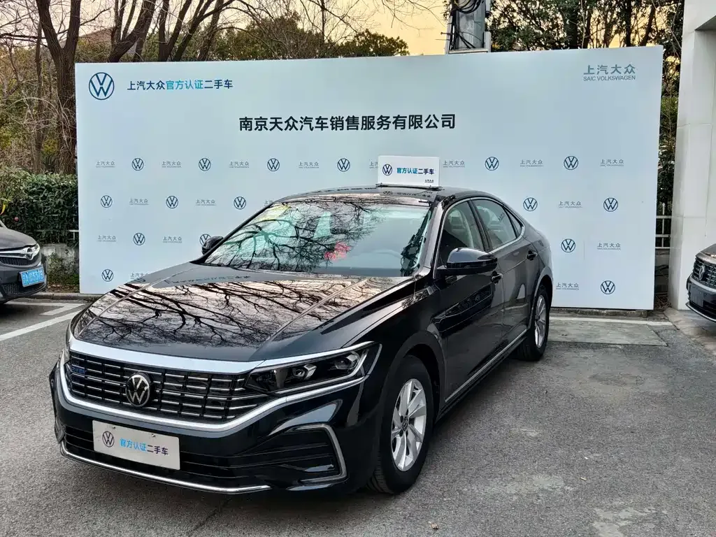 Volkswagen Passat New Energy — фото 1