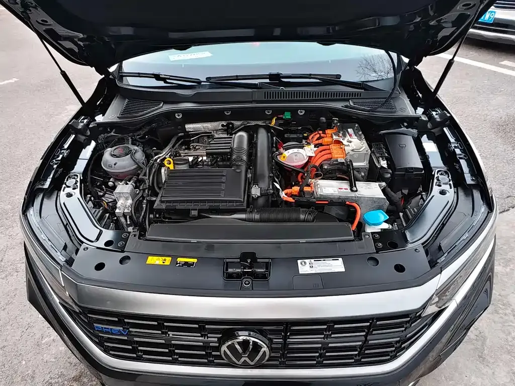 Volkswagen Passat New Energy — фото 6