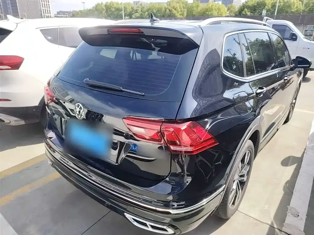 Volkswagen Tiguan L — фото 10
