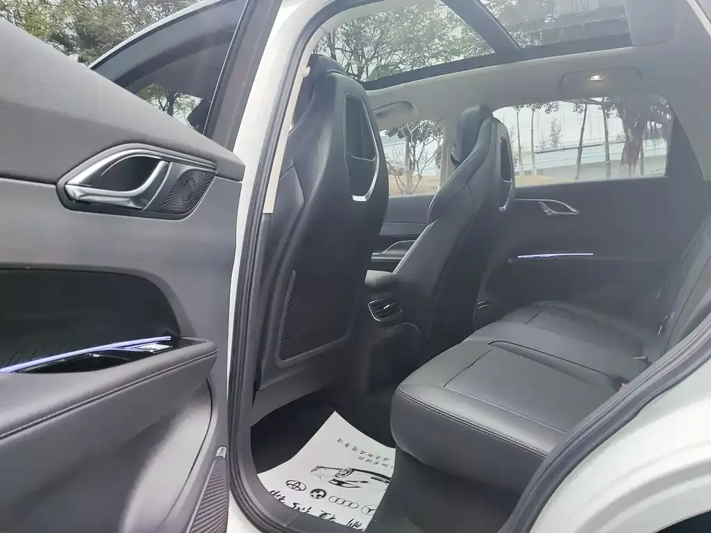 Hongqi HS3 PHEV 2024 из CN, фото 2