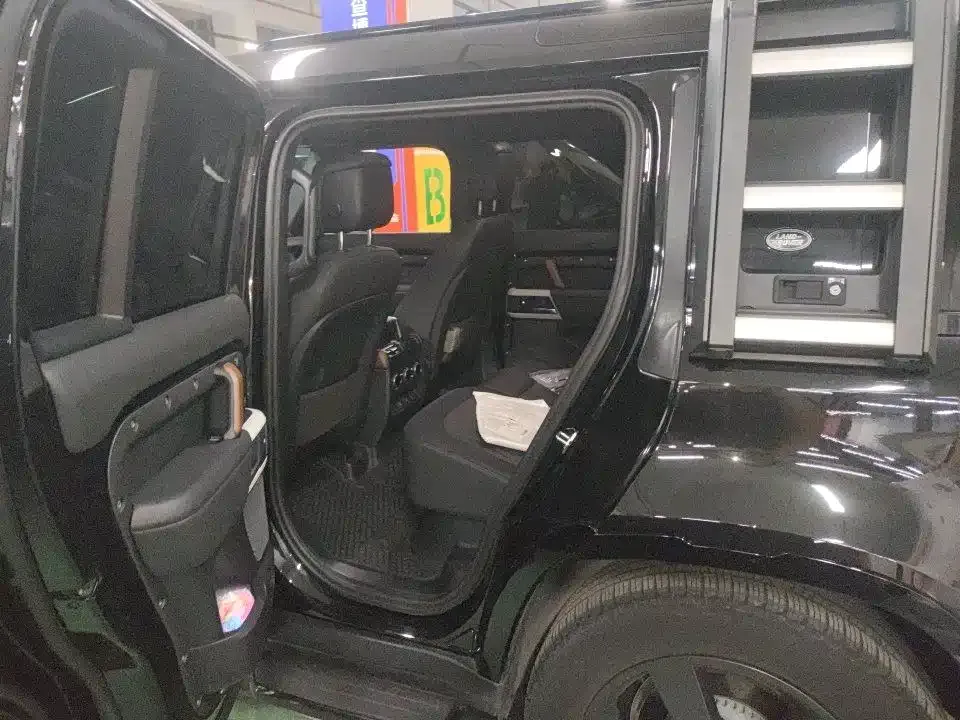 Land Rover Defender — фото 9