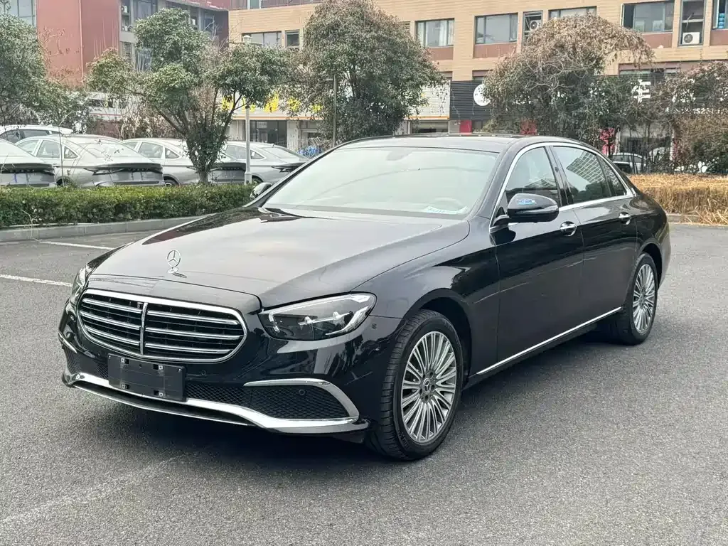 Mercedes-Benz E-Class — фото 1