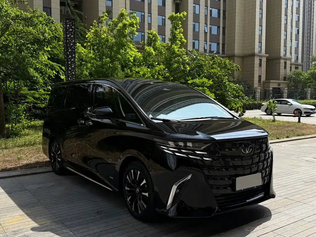 Toyota Alphard — фото 2