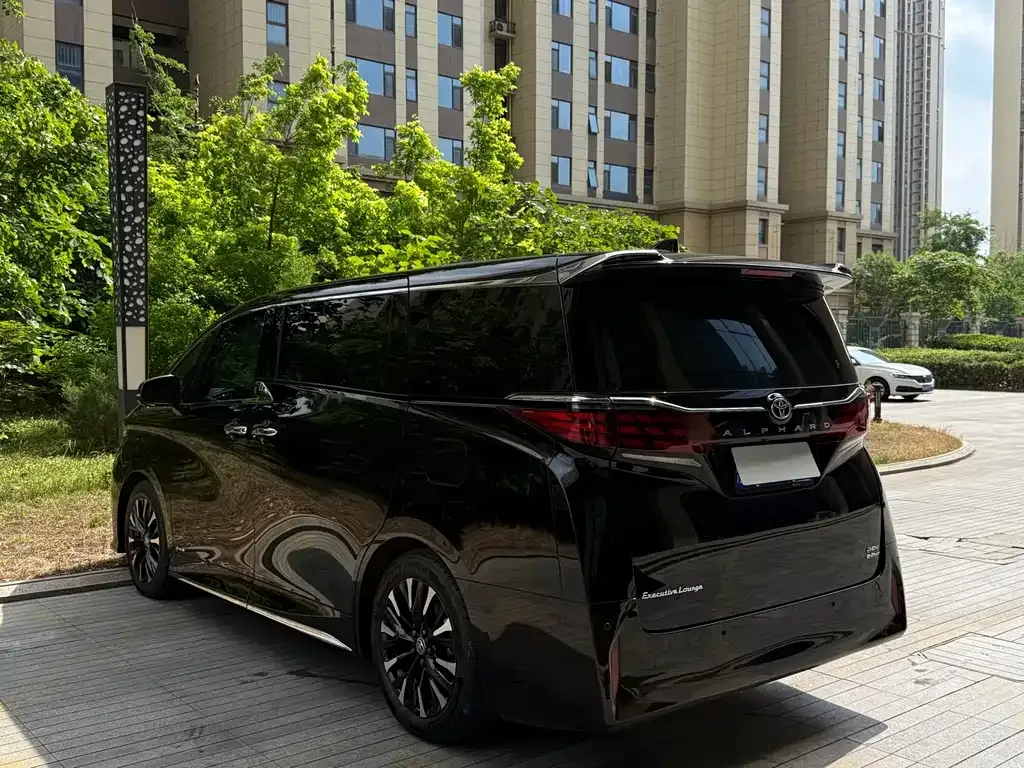 Toyota Alphard — фото 9