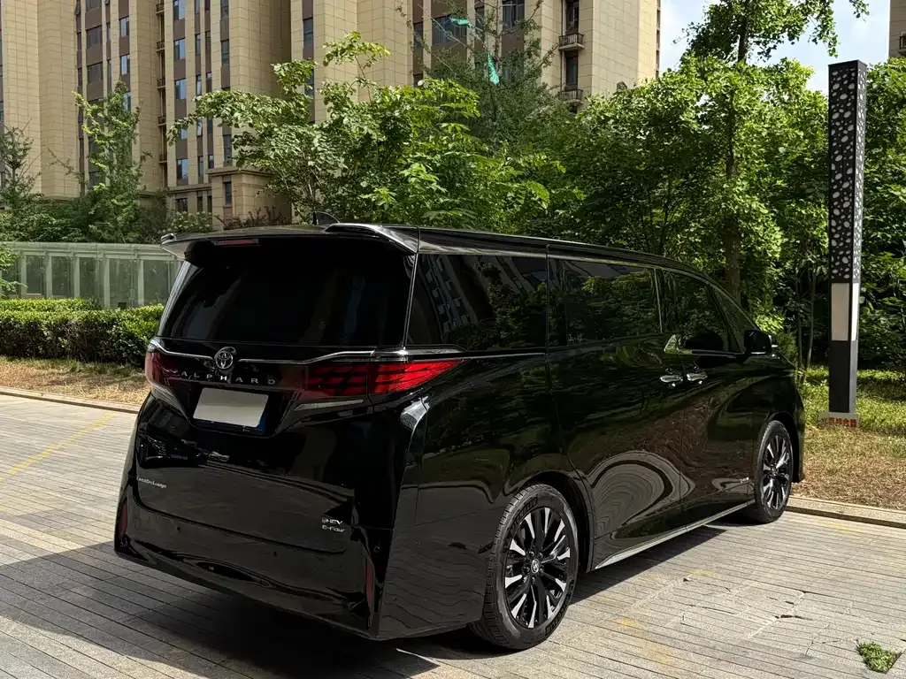 Toyota Alphard — фото 6