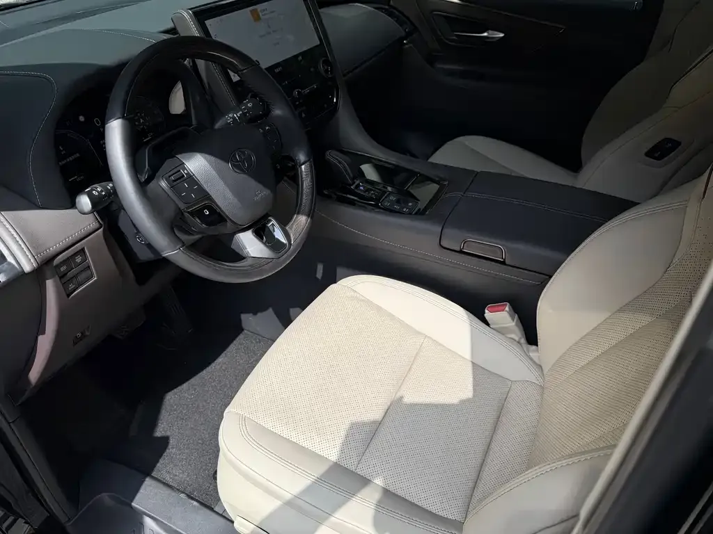 Toyota Alphard — фото 7