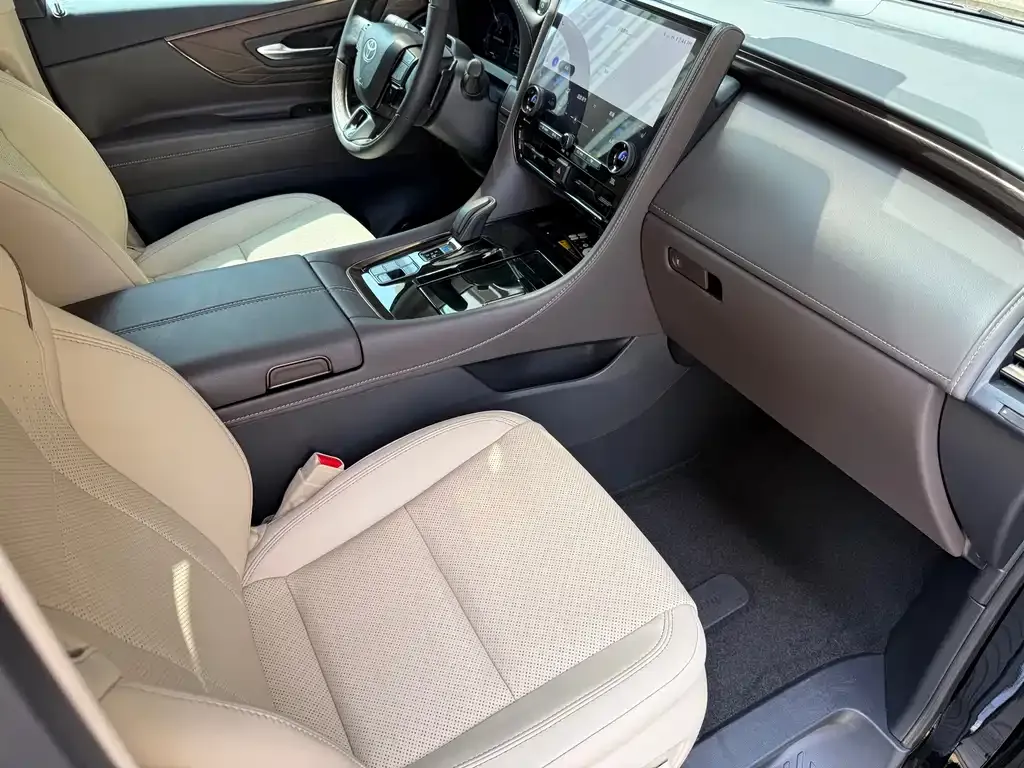 Toyota Alphard — фото 4