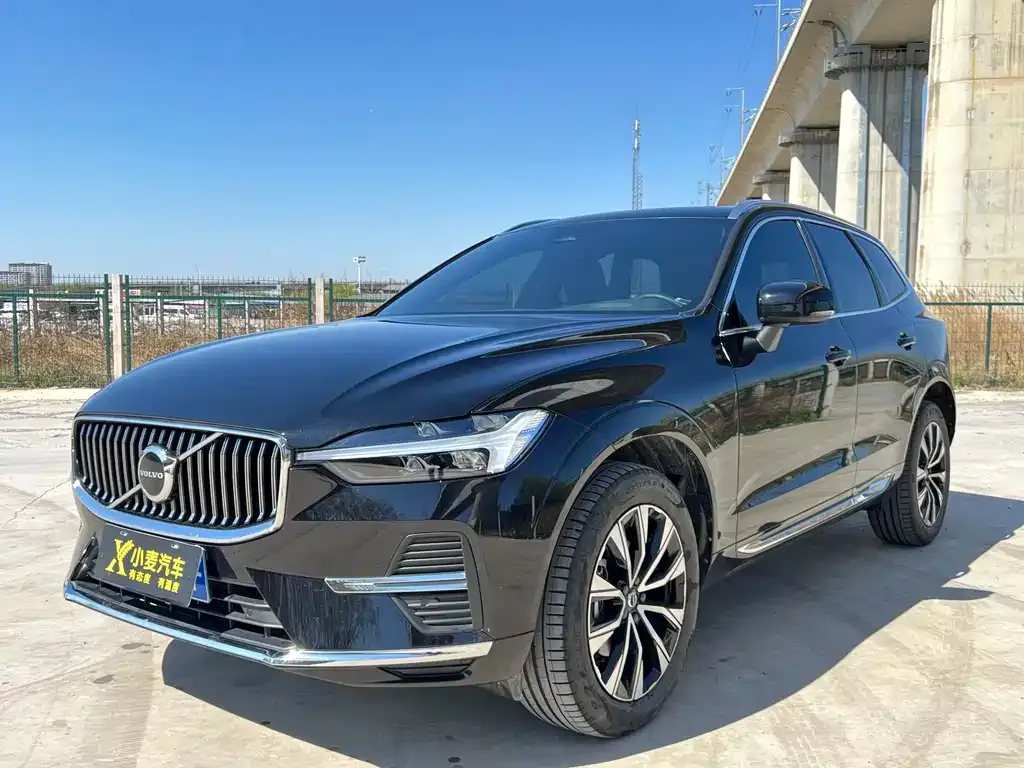 Volvo XC60 — фото 1