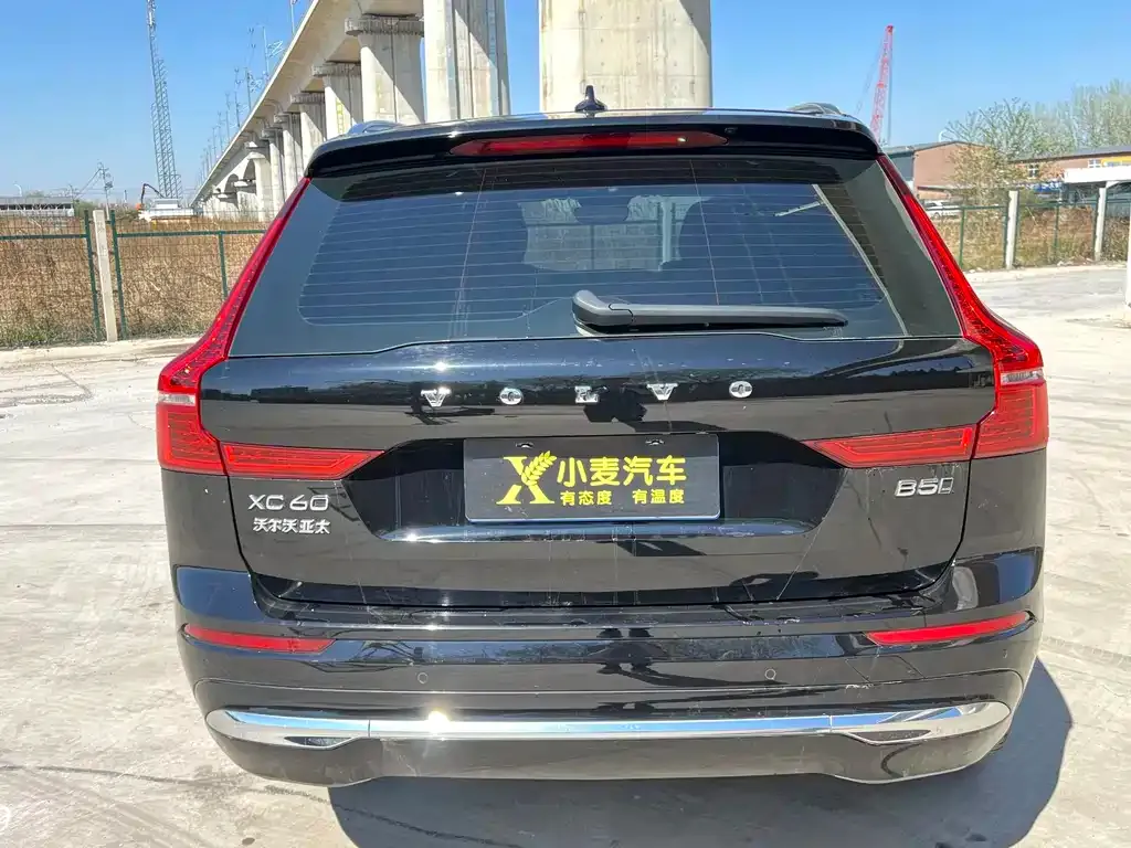 Volvo XC60 — фото 9
