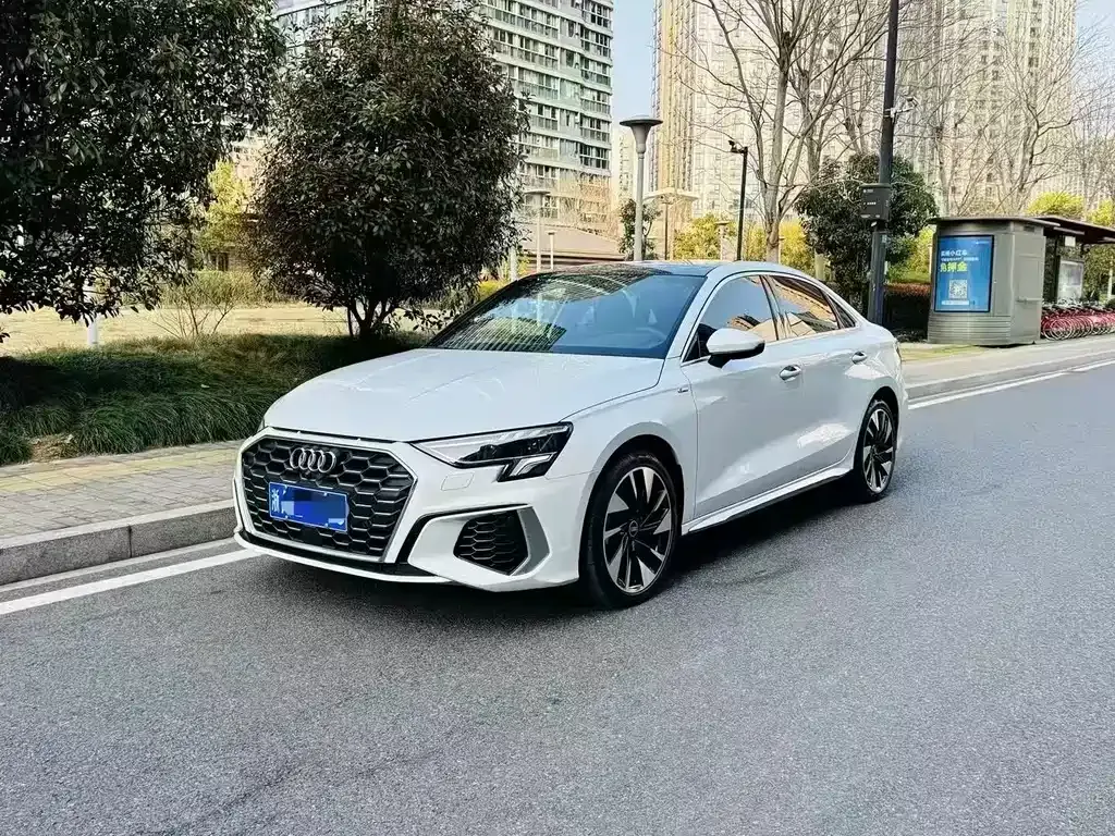 Audi A3 — фото 1
