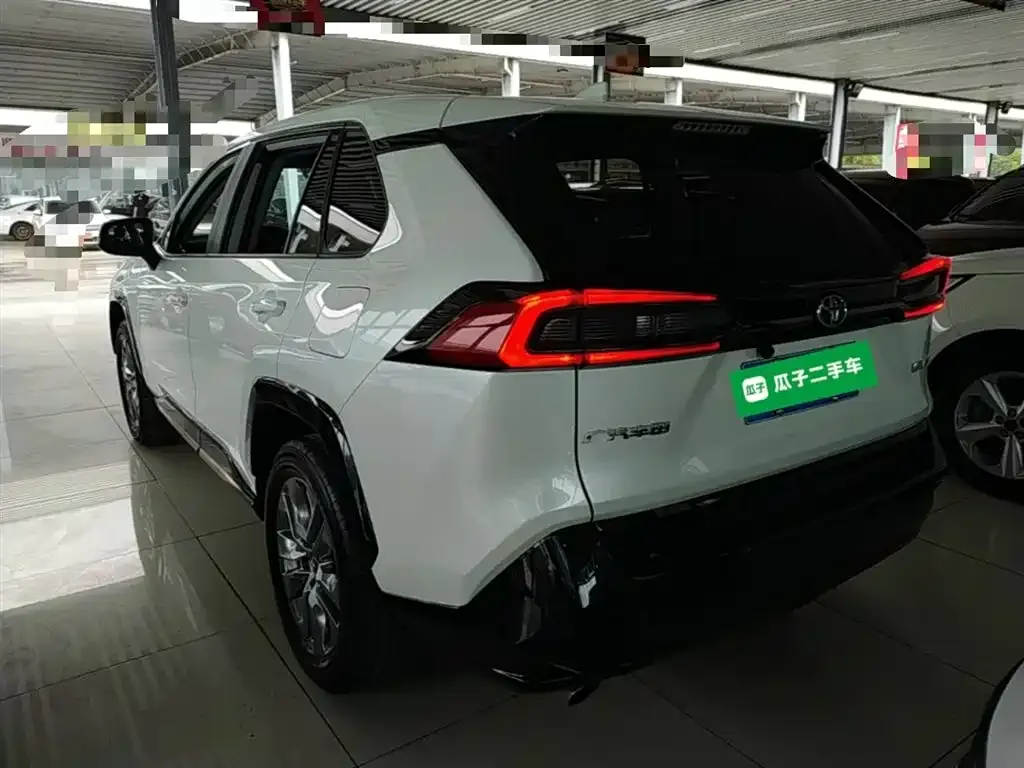 Toyota Wildlander — фото 10