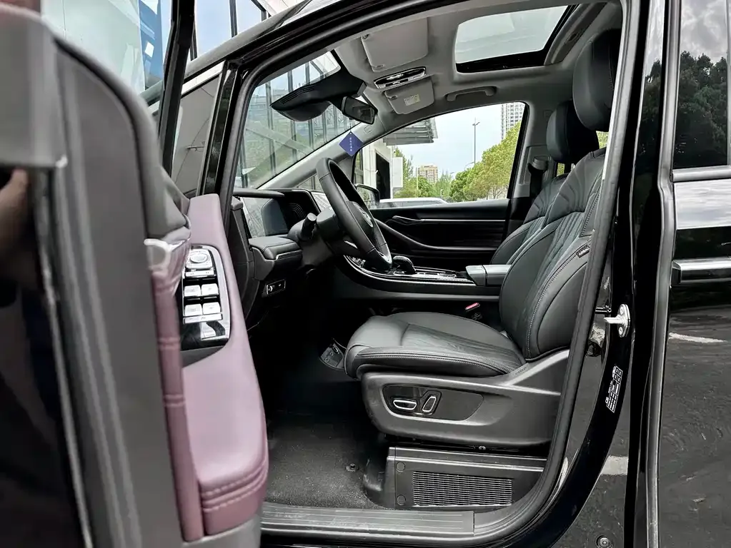 GAC Motor Trumpchi M8 — фото 10