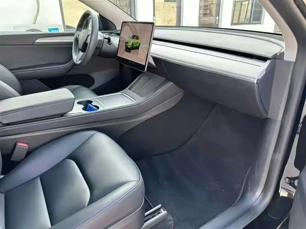 Tesla Model Y — фото 4