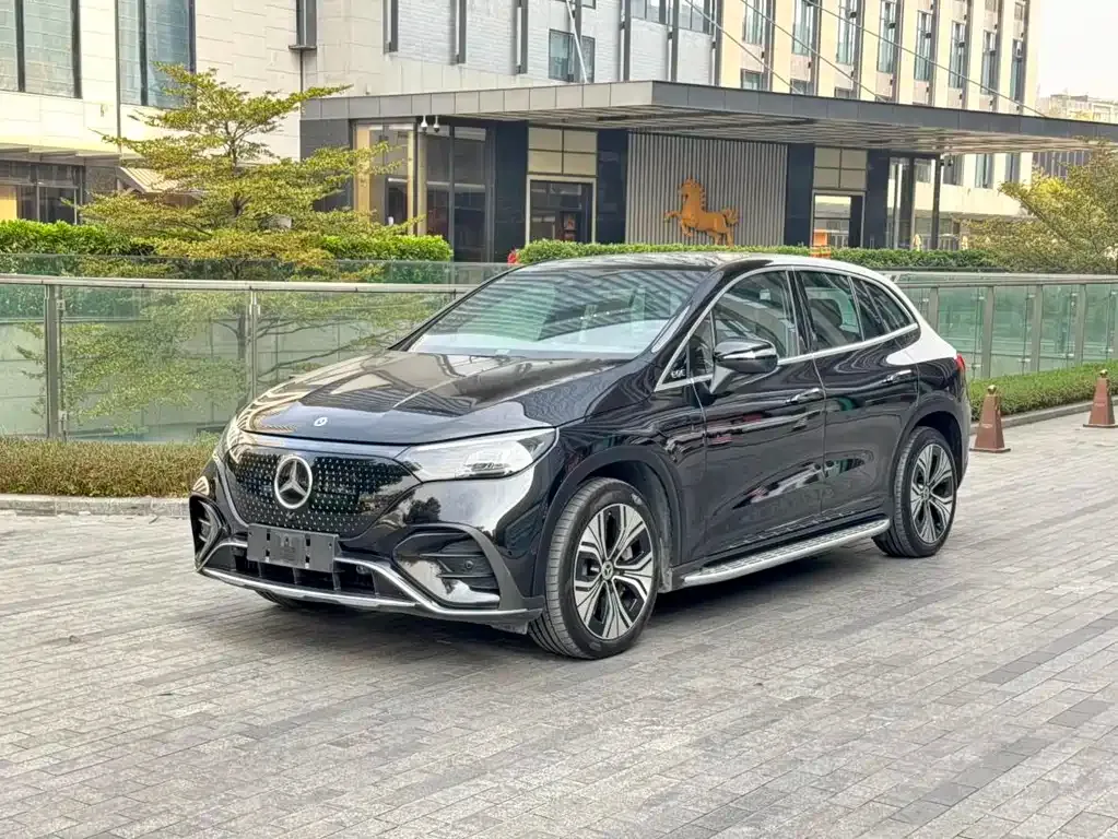 Mercedes-Benz EQE SUV — фото 10