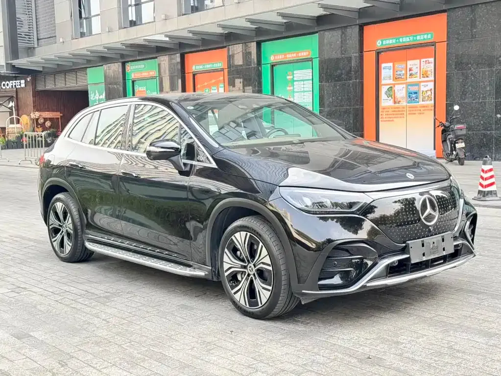 Mercedes-Benz EQE SUV — фото 7